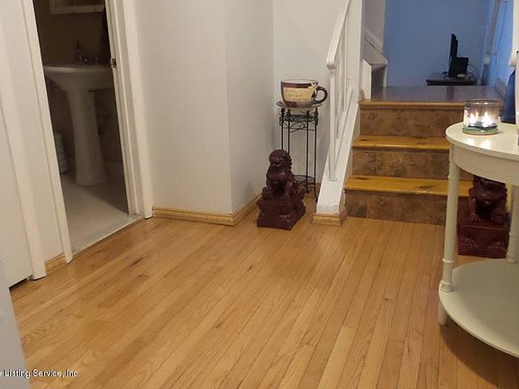 5th image of 31 Theater Ln