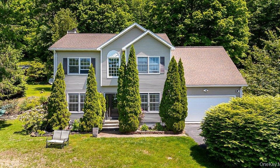 1st image of 104 Wiccopee Road