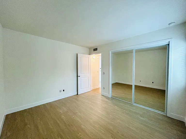 10520 National Blvd — Photo 17