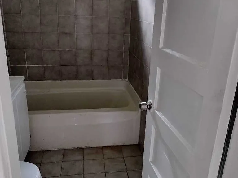 17-19 Windsor St #3 — Photo 7