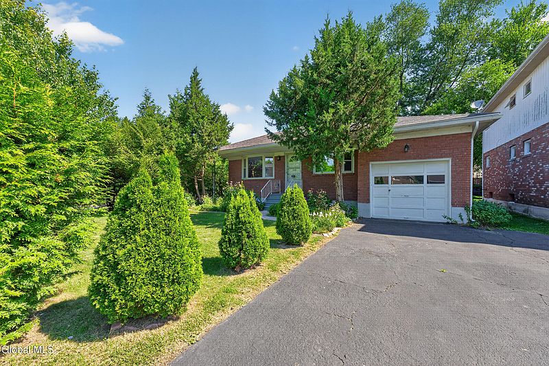 2nd image of 87 Buckingham Drive