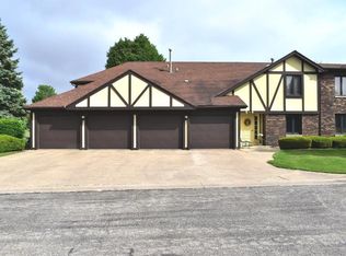 5 Crystal Ct, Pontiac, IL 61764