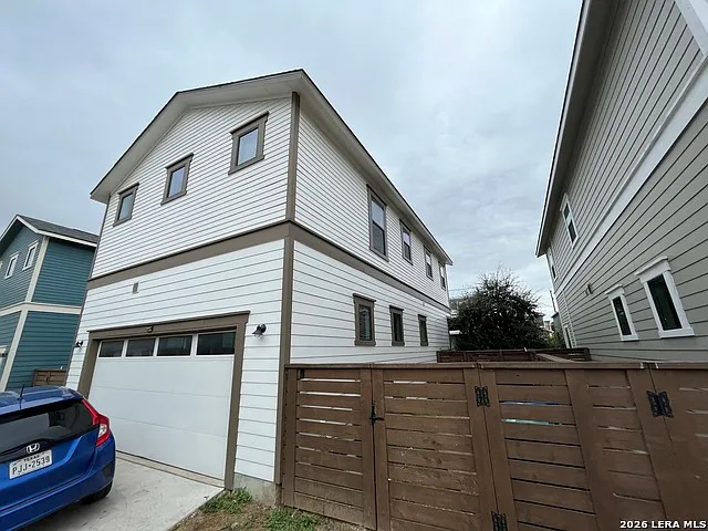 1146 N Olive St — Photo 26