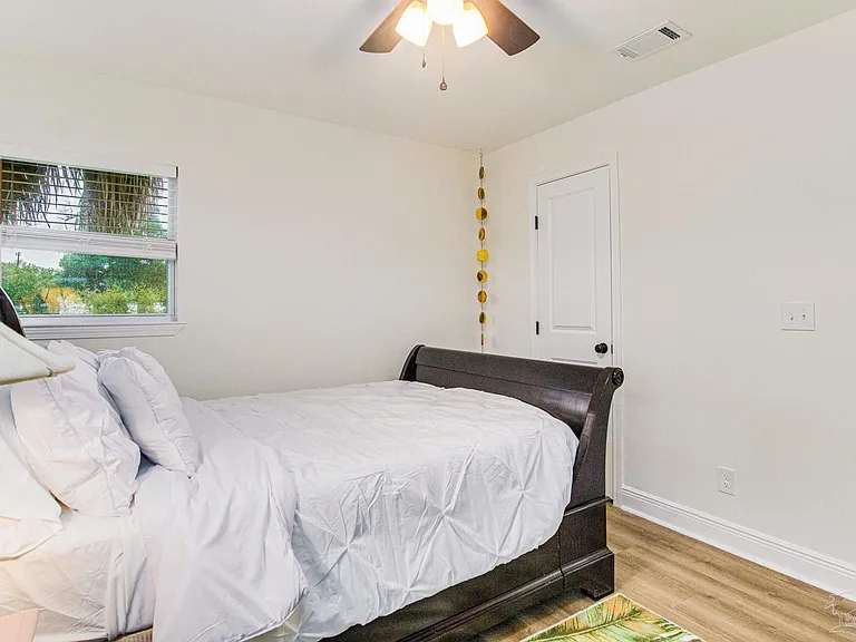 814 W Gonzalez St — Photo 11