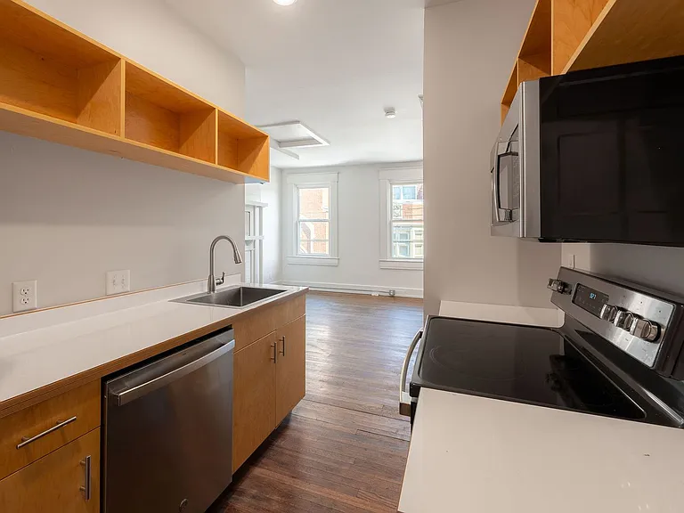 1007 Dayton St — Photo 14
