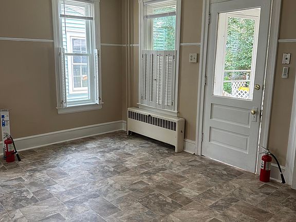 3rd image of 121 Werner St