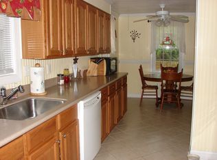 9911 Sutherland Rd, Silver Spring, MD 20901