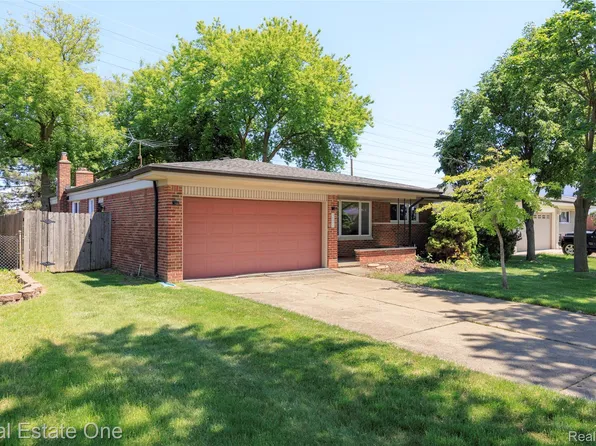 36424 Clifford Dr, Sterling Heights, MI 48312