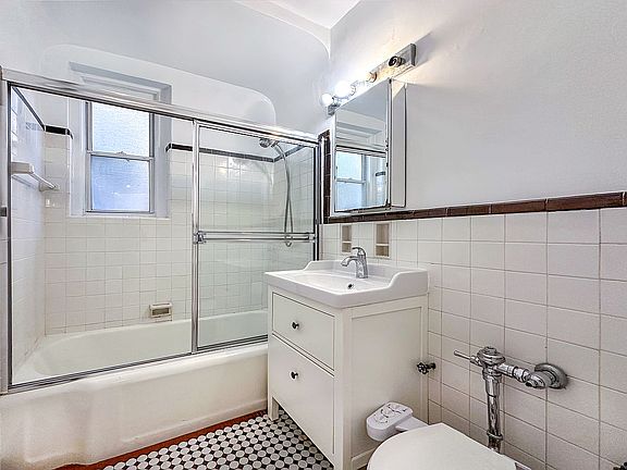 5th image of 1615 Avenue 122