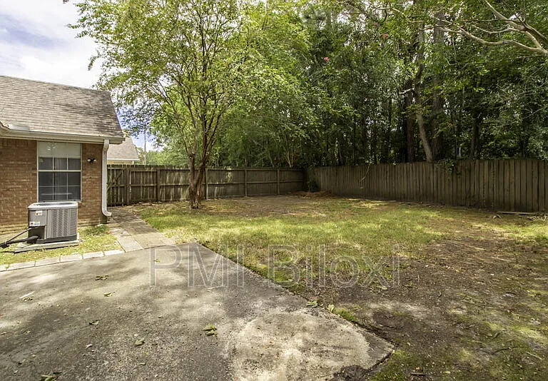 776 Whitney Dr — Photo 28