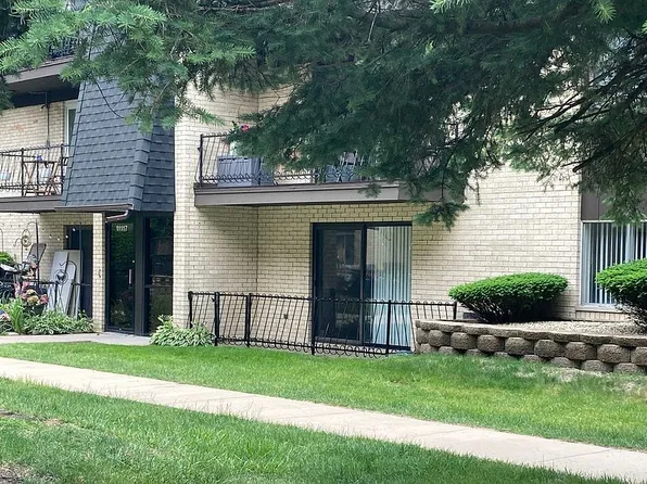 11117 S 84th Ave APT 1A, Palos Hills, IL 60465