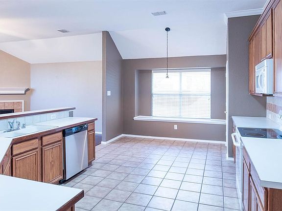 5th image of 1625 Broadmoor Dr