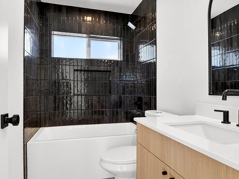 14321 Interlake Ave N #B — Photo 15