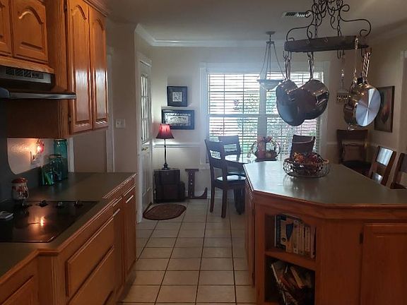 2nd image of 307 E Avenue G