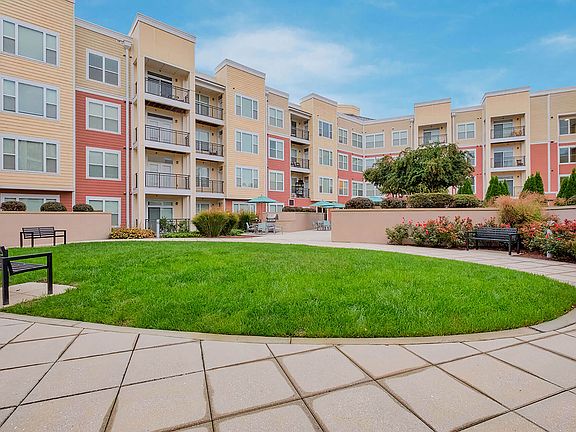 The Ridgewood by Windsor is also located within the award-winning Fairfax County Public School district