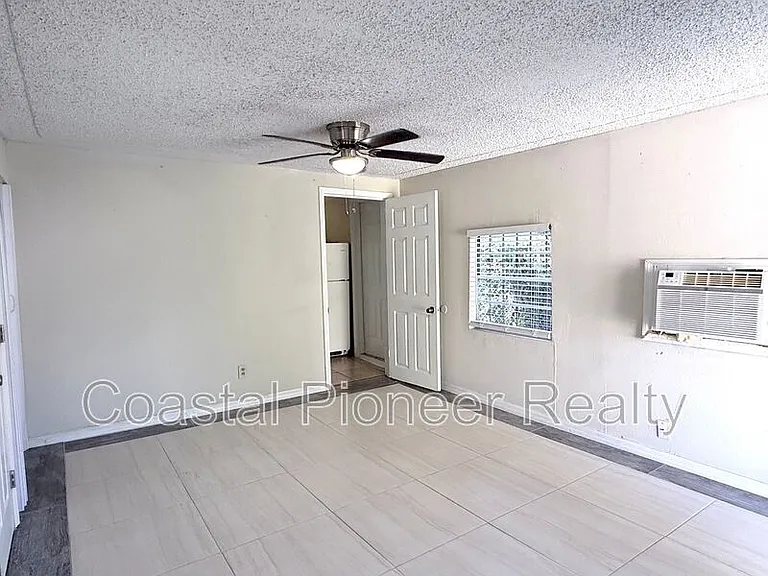 2106 N Himes Ave #4 — Photo 6