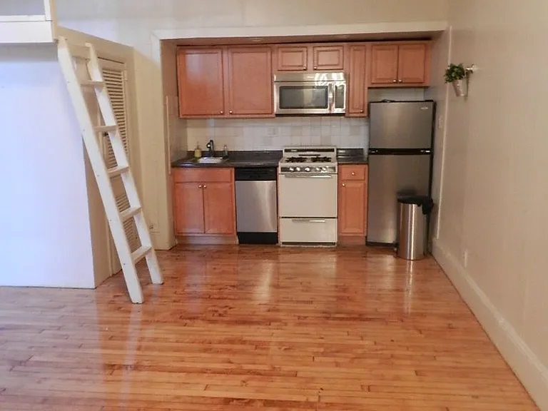 2118 Walnut St — Photo 1