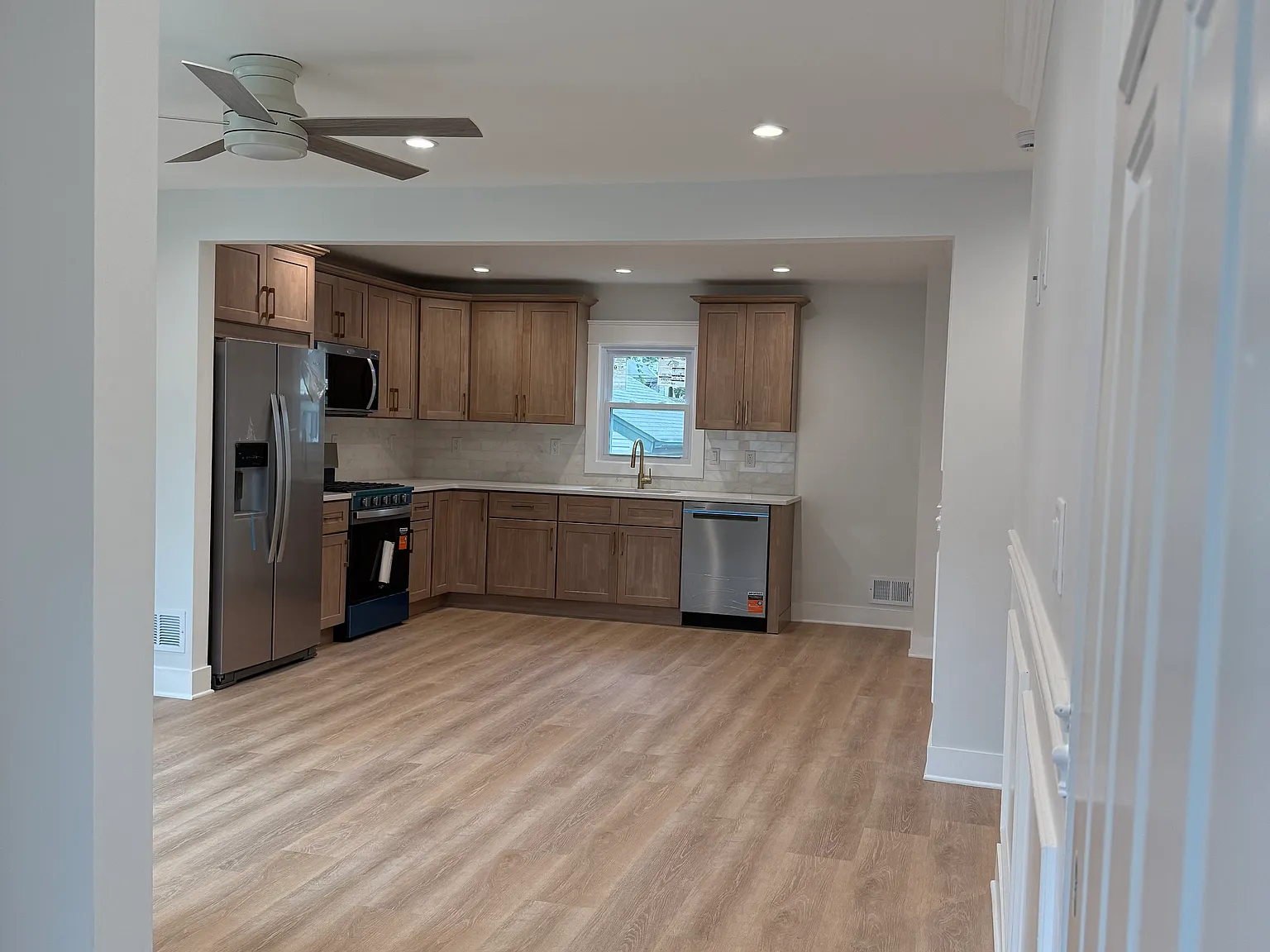 2 bed, 1840 sqft, $3,800 — Photo 2