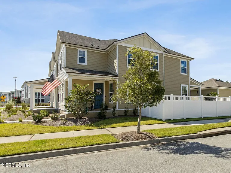 213 Daydream Ave — Photo 1
