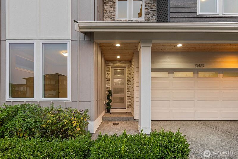 2nd image of 13437 Edmunds Parkway E