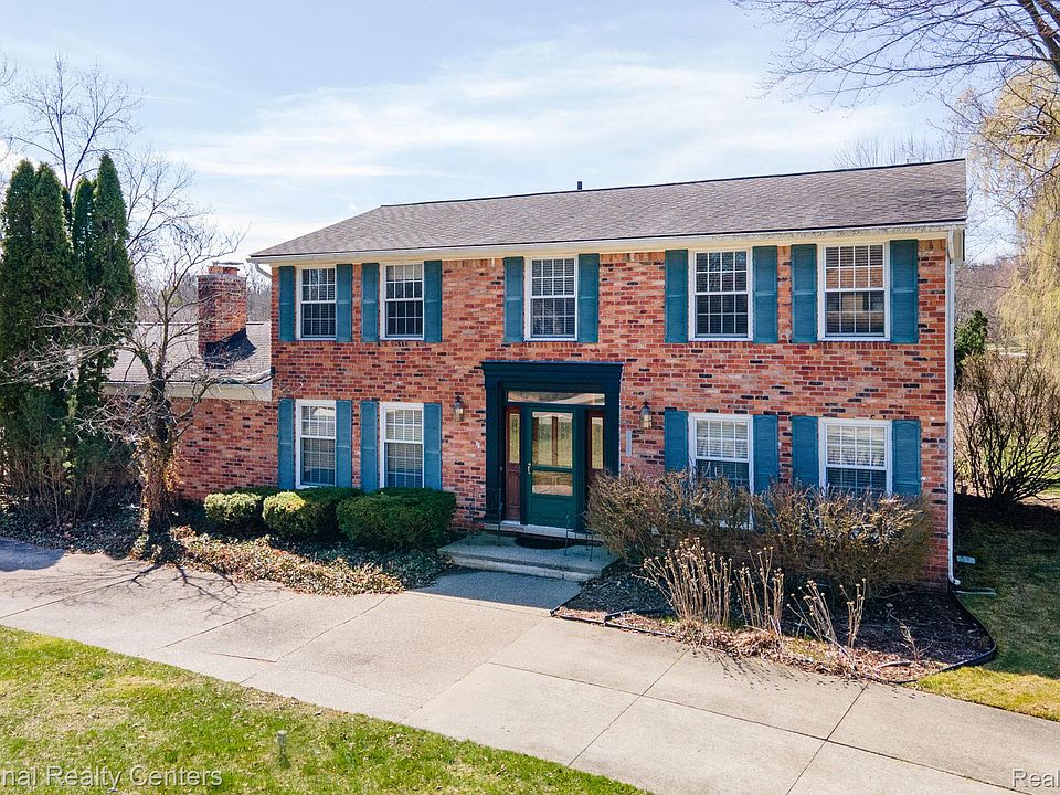 1st image of 34282 Glouster Cir