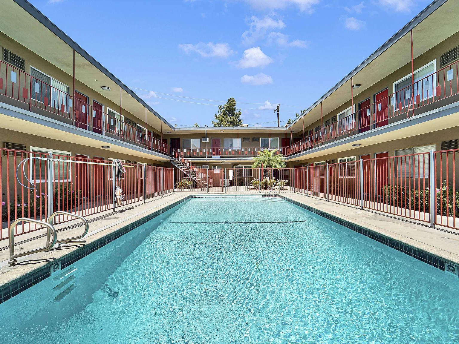 Twin Palms — Photo 2