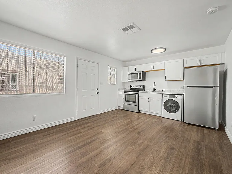 1438 E Adams St #1 — Photo 7