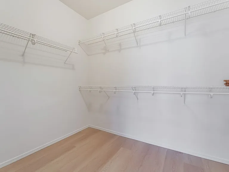 2571 Thatcher Ave — Photo 17