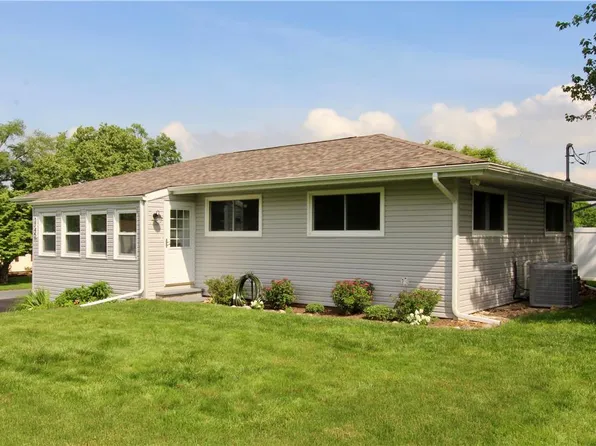 3745 S Saucon Ave, Center Valley, PA 18034