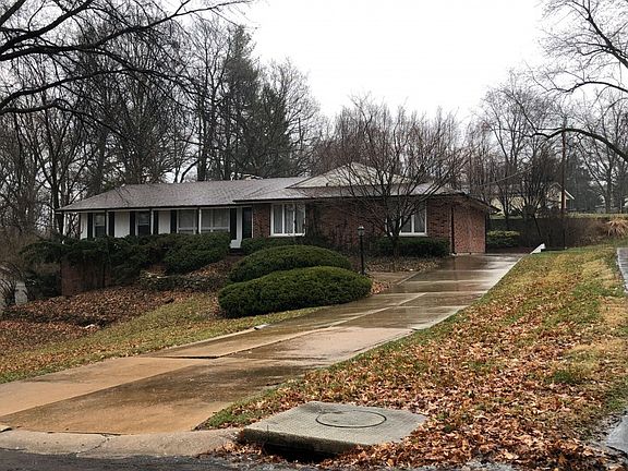 3rd image of 582 Monceau Dr