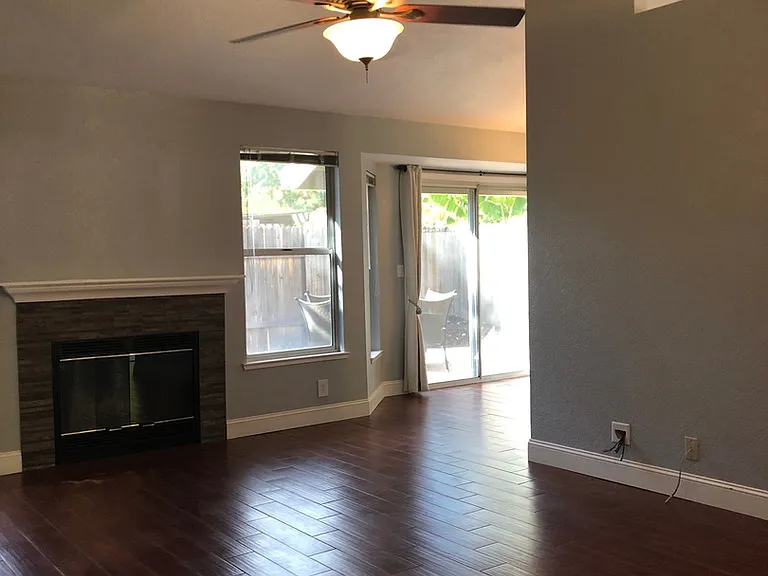 7677 Auburn Ridge Ct — Photo 8