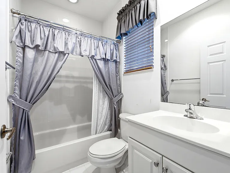 556 Marbella Cir — Photo 15