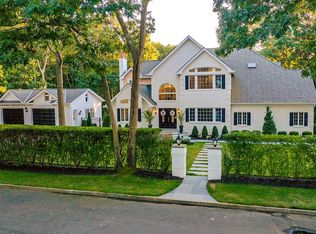 2 Maria Ct, Wading River, NY 11792