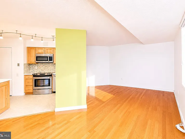 1420 Locust St #8B — Photo 6