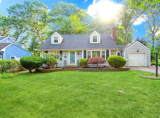 153 Lodge Ave, Huntington Station, NY 11746