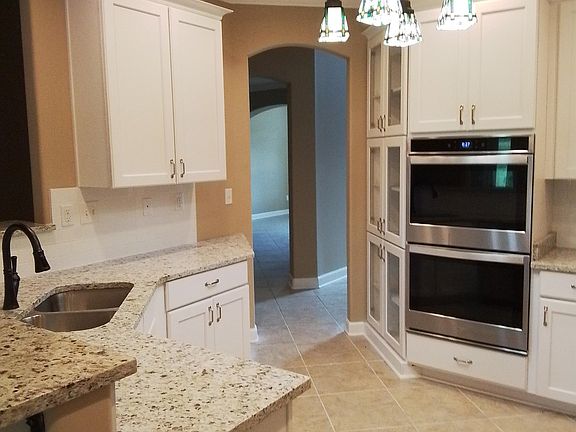 3rd image of 400 Whispering Meadows Dr