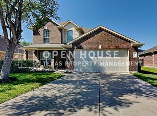 5803 Village Grove Dr, Pearland, TX 77581