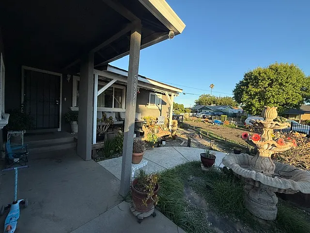 5931 Mascot Ave — Photo 1