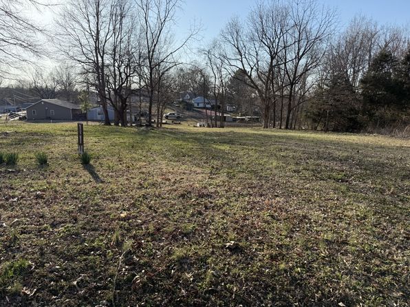 114 Powell St, Bradford, TN 38316