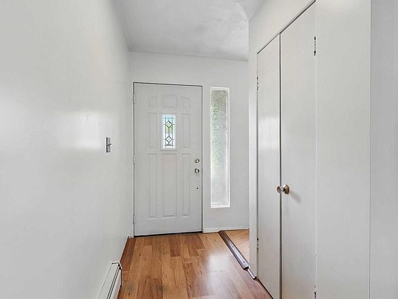 4th image of 4 Cottonwood Ln