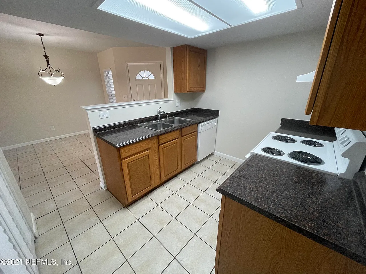 2 bed, 1075 sqft, $1,400 — Photo 2