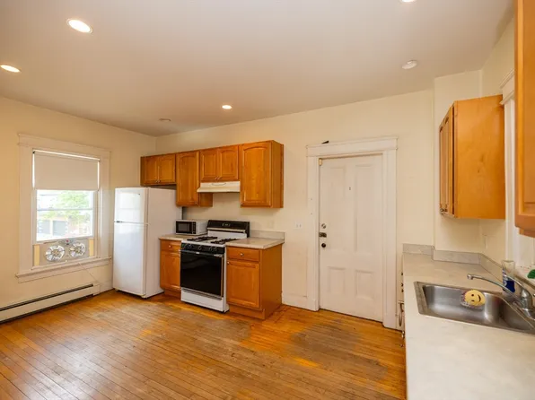 84 Walker St Floor 2, Newtonville, MA 02460