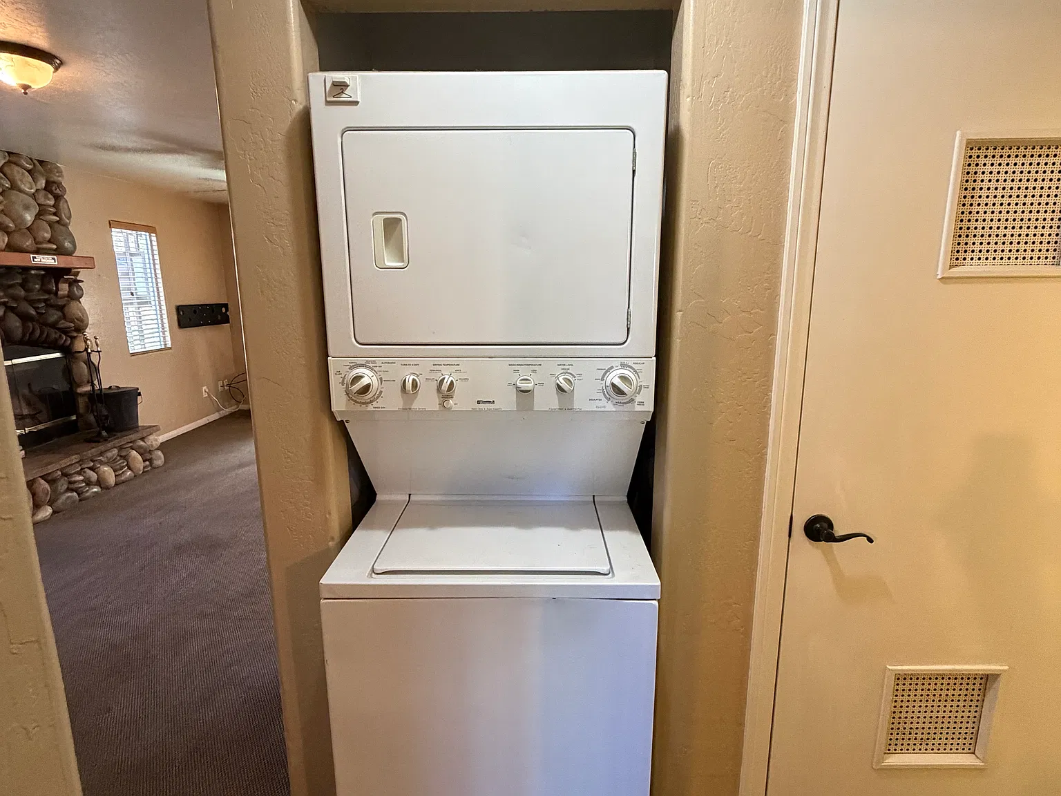 2 bed, 900 sqft, $2,000 — Photo 4