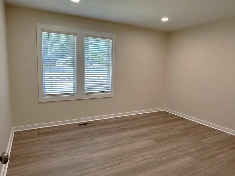19612 Oak St #7 — Photo 13