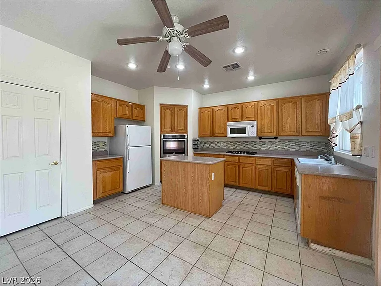 531 Curtin Ct — Photo 6