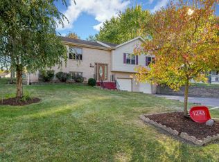 1243 Lakewood Dr, Somonauk, IL 60552
