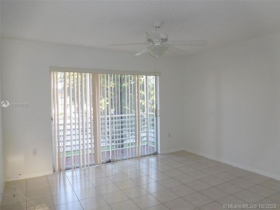 5th image of 20200 NE 27th Ct APT 18