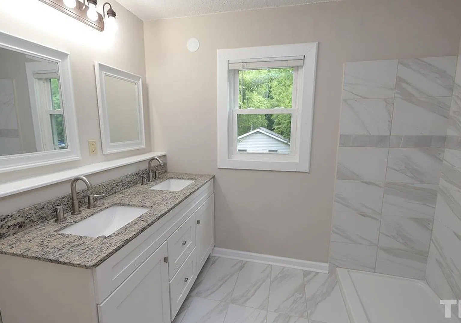 Great home in Chapel Hill! — Photo 1