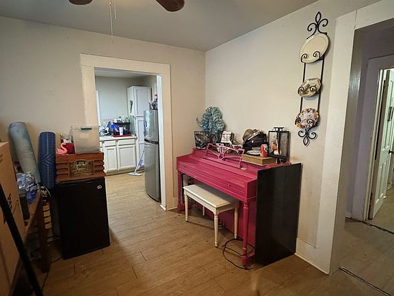 4th image of 407 Humphrey Ave