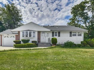 132 Ira Rd, Syosset, NY 11791